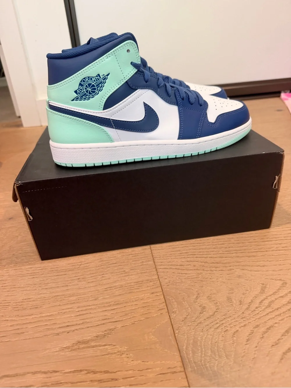 Jordan High Top - White / Navy / Teal